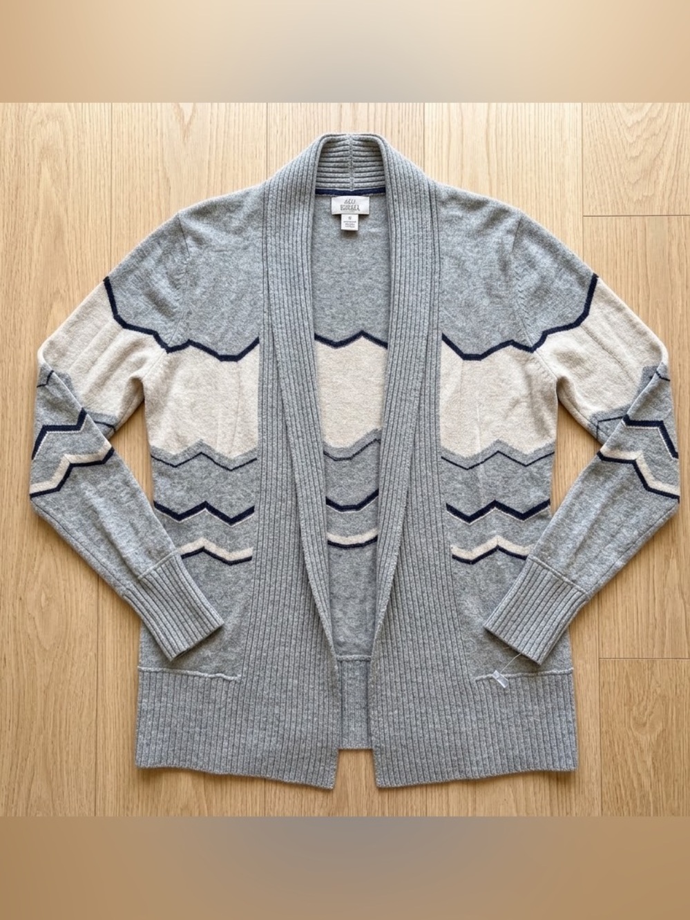Banana Republic Gray, Cream & Black Chevron Open Cardigan